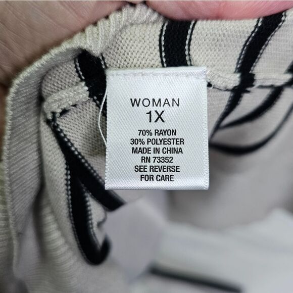 Roz & Ali Cream and Black Striped Cut Out Sweater Size 1X - Picture 8 of 10